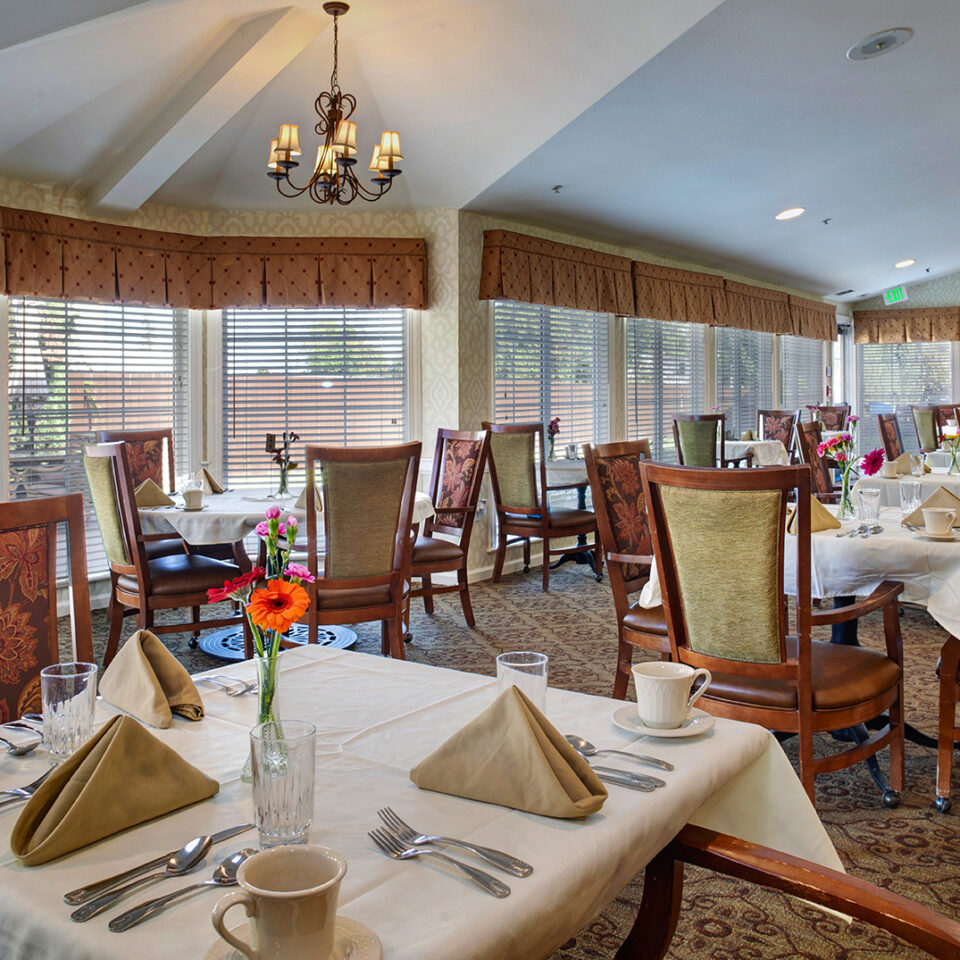 Ivy_Park_of_West_Hills_0880_Dining_LOWRES-960x960