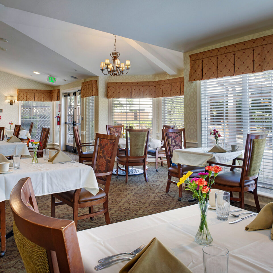 Ivy_Park_of_West_Hills_0896_Dining_LOWRES-960x960